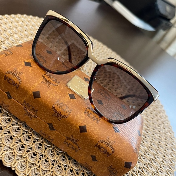 MCM women’s sunglasses - Picture 5 of 9